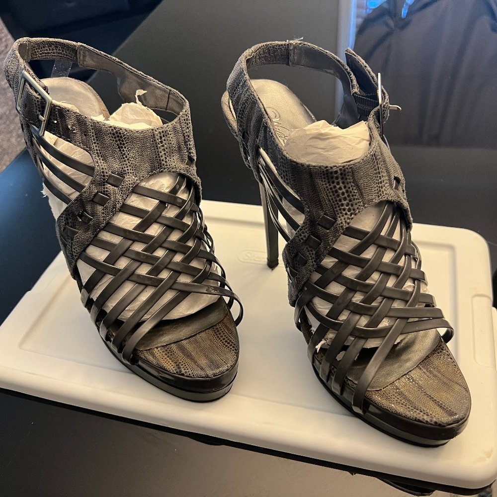 GUC - Gray - Wild Rose - 4.5" heels - Size 9